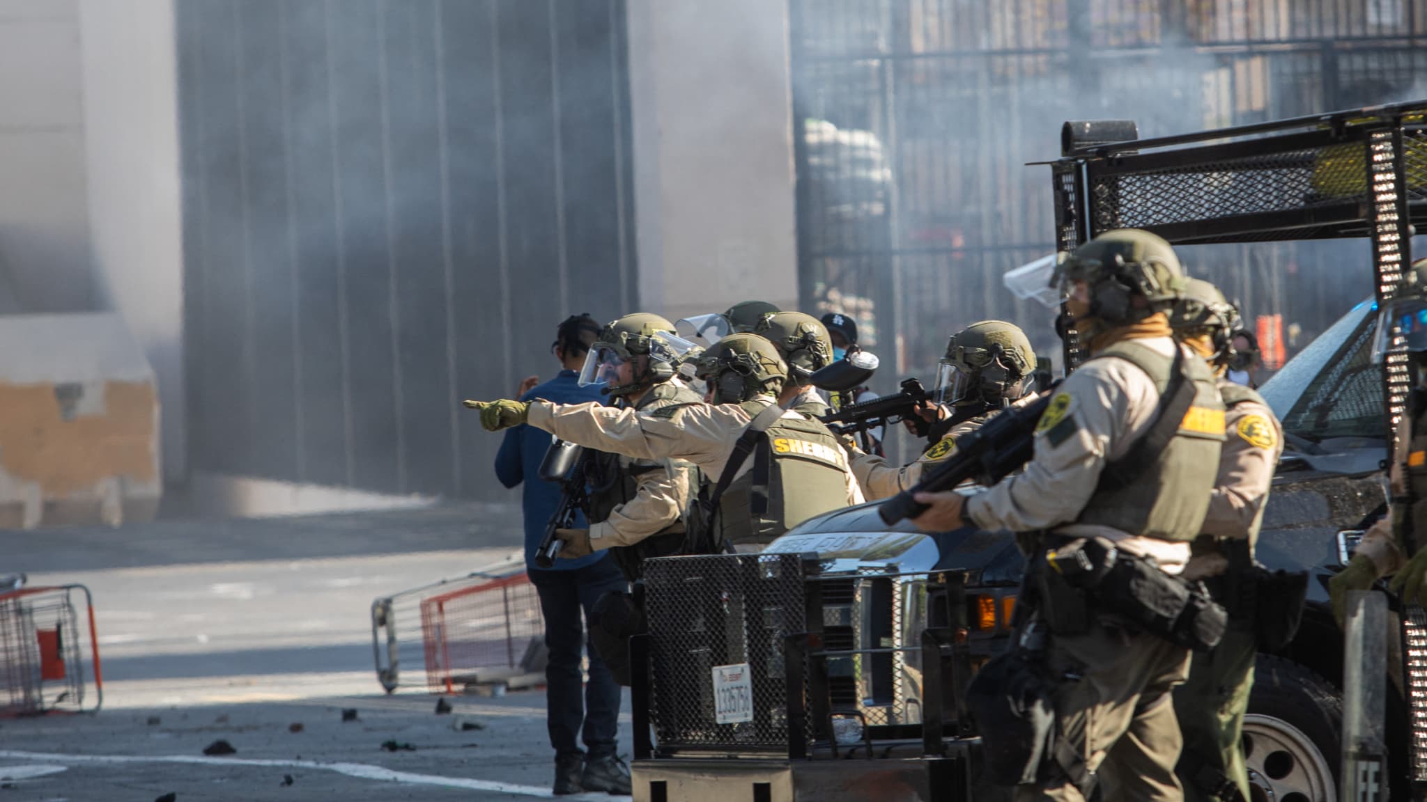 Des émeutes dévastatrices à Los Angeles : une armée massive déployée
