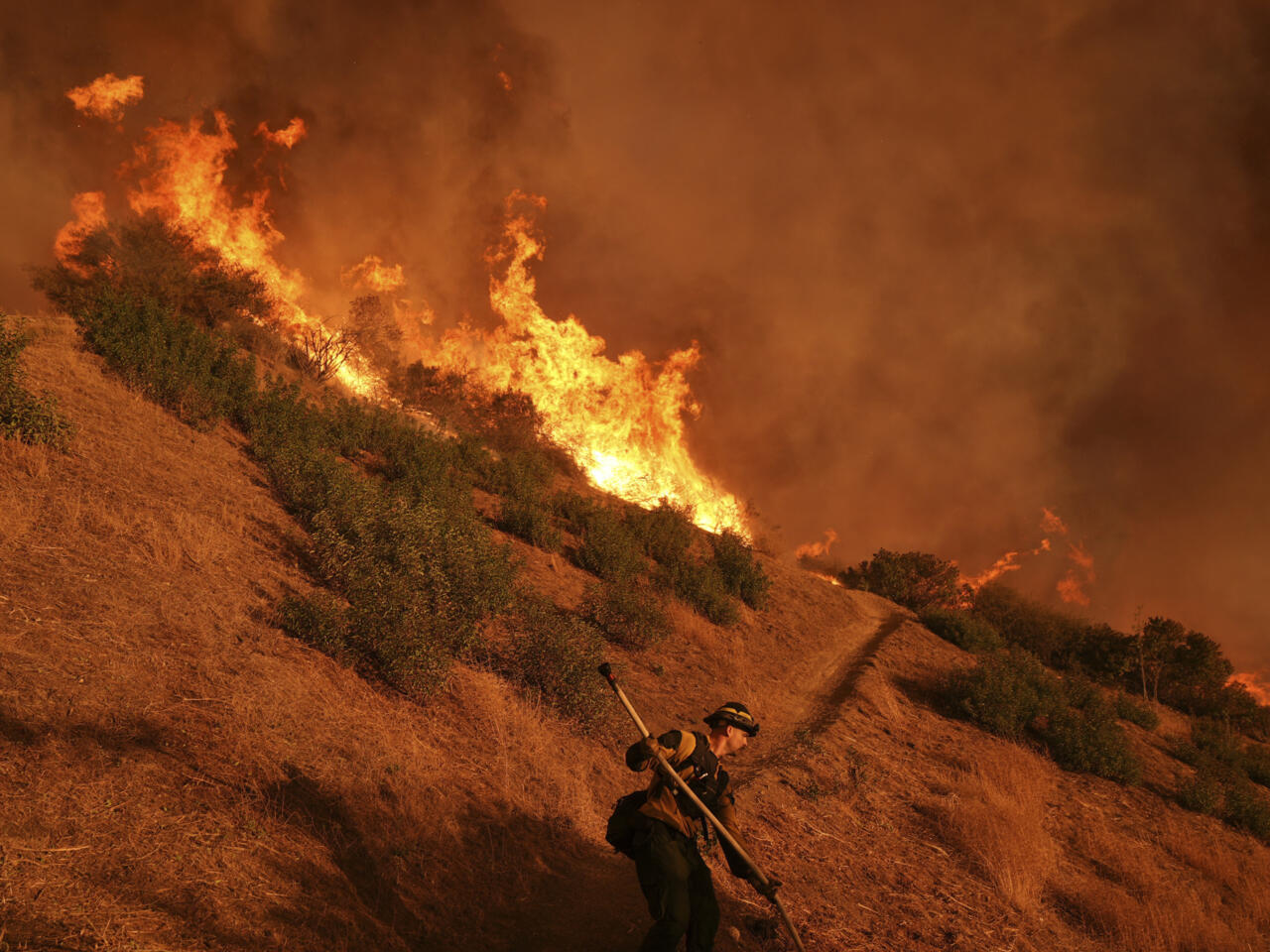 Los Angeles en flammes : des émeutiers payés par des forces extérieures