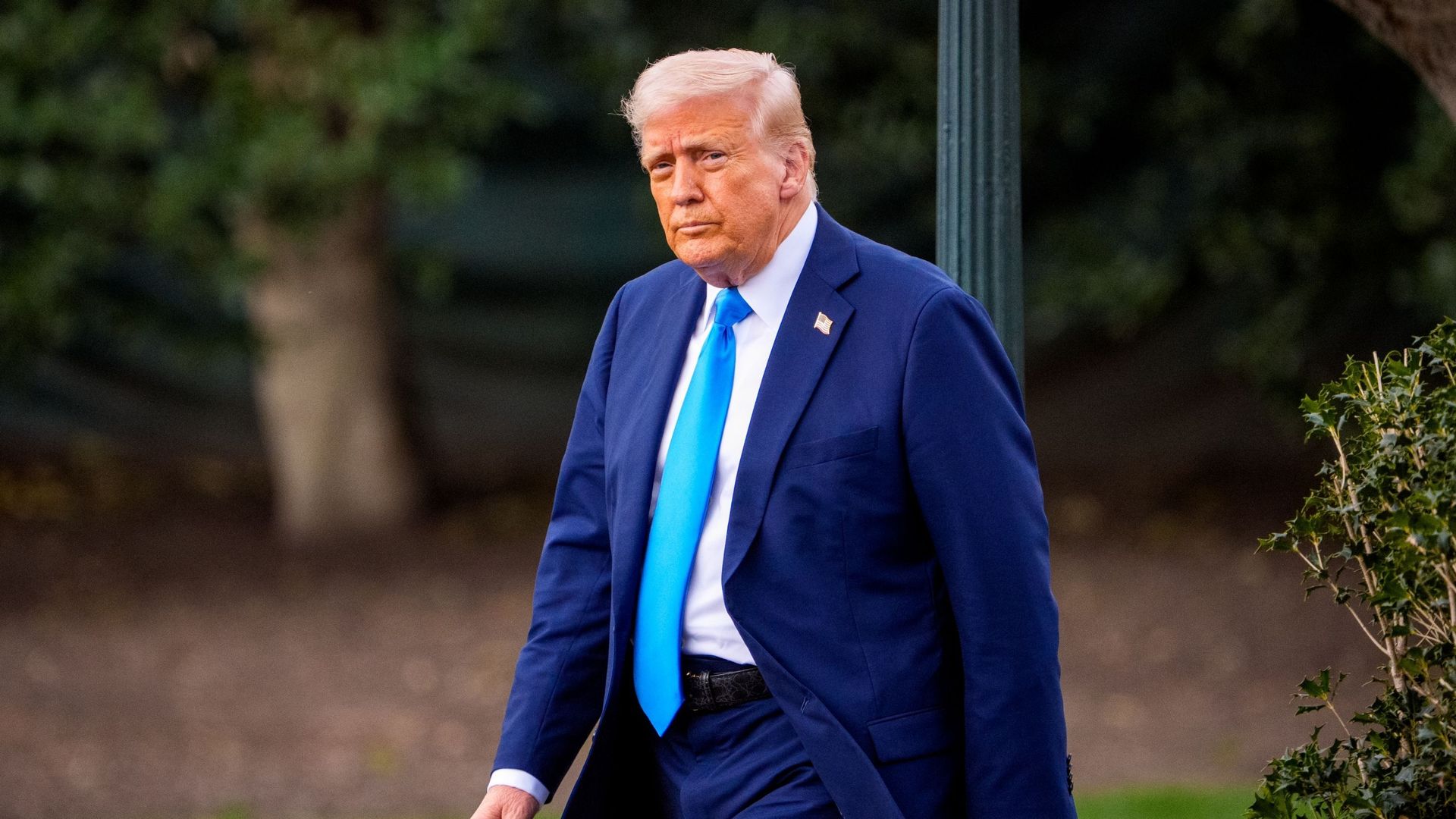 Trump s’apprête à imposer des taxes douanières records : une menace pour l’économie mondiale