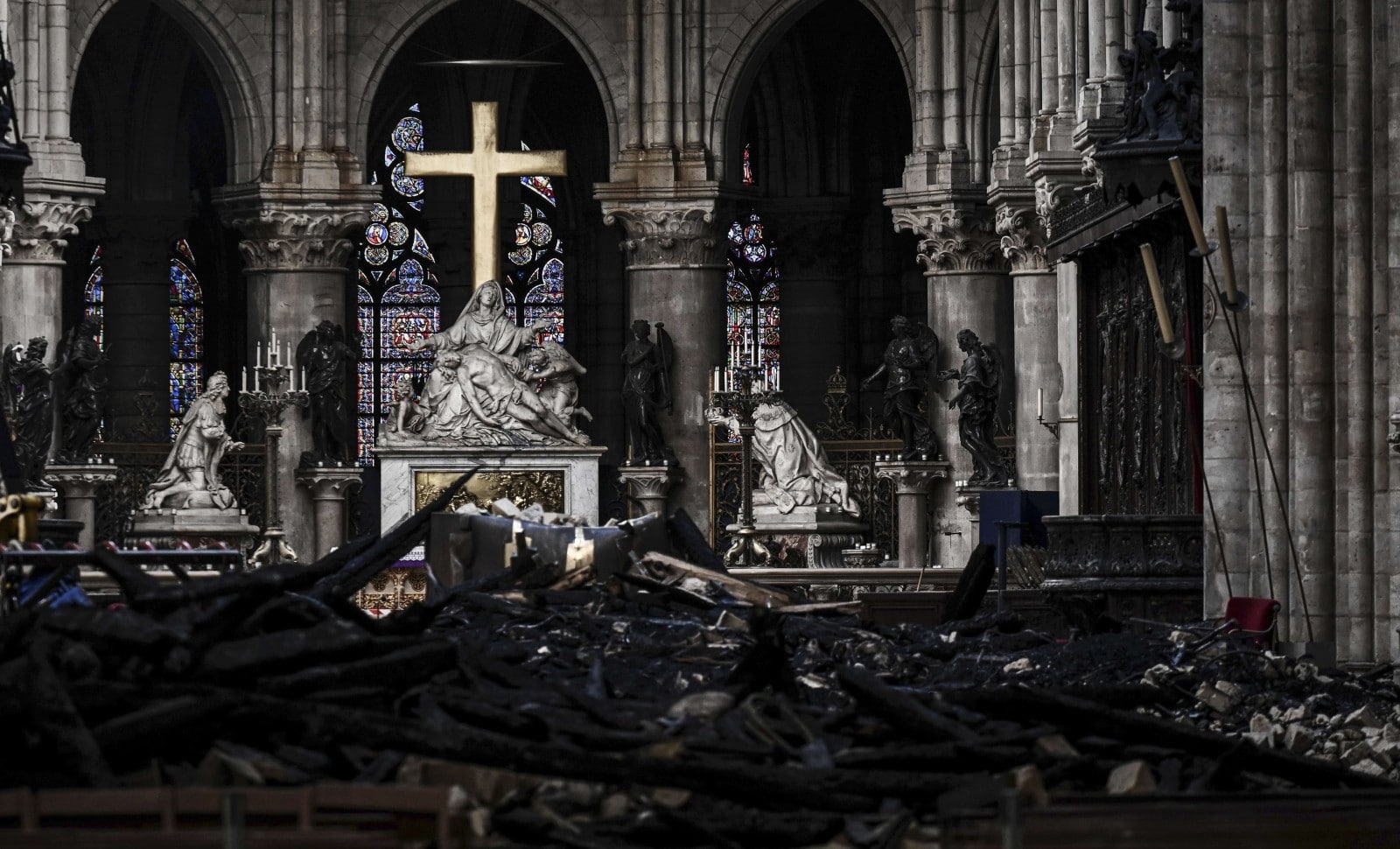 Une femme anti-chrétienne profane une église dans le sud-ouest de la France