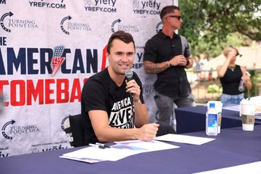 Le meurtre de Charlie Kirk : des balles gravées avec une idéologie transgenre et antifasciste