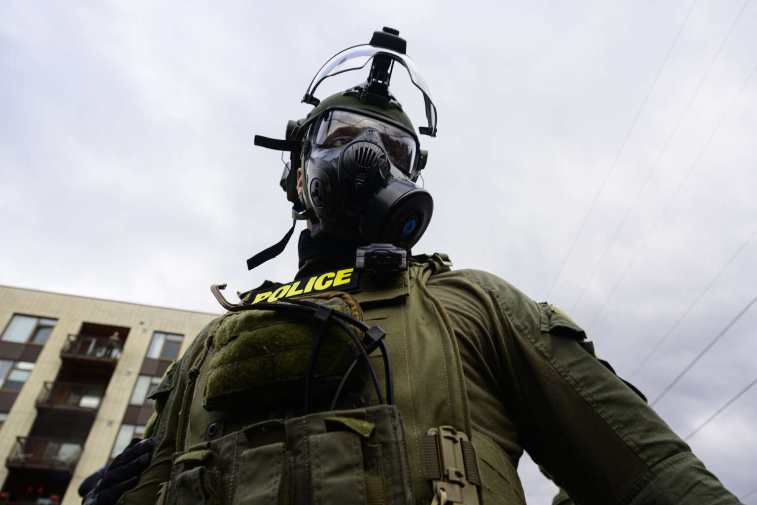 Des raids brutaux dans la ville de Santa Ana : Des agents masqués se déplace en secret